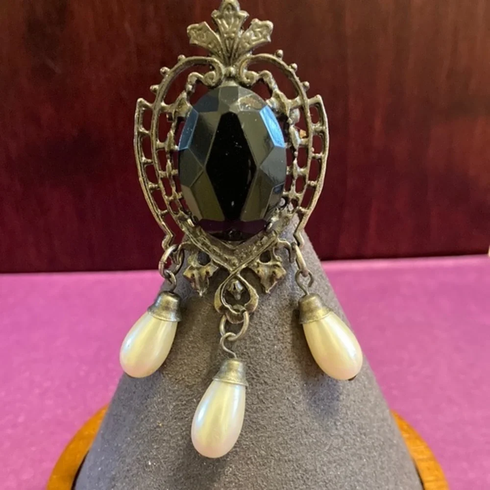 Victorian style brooch